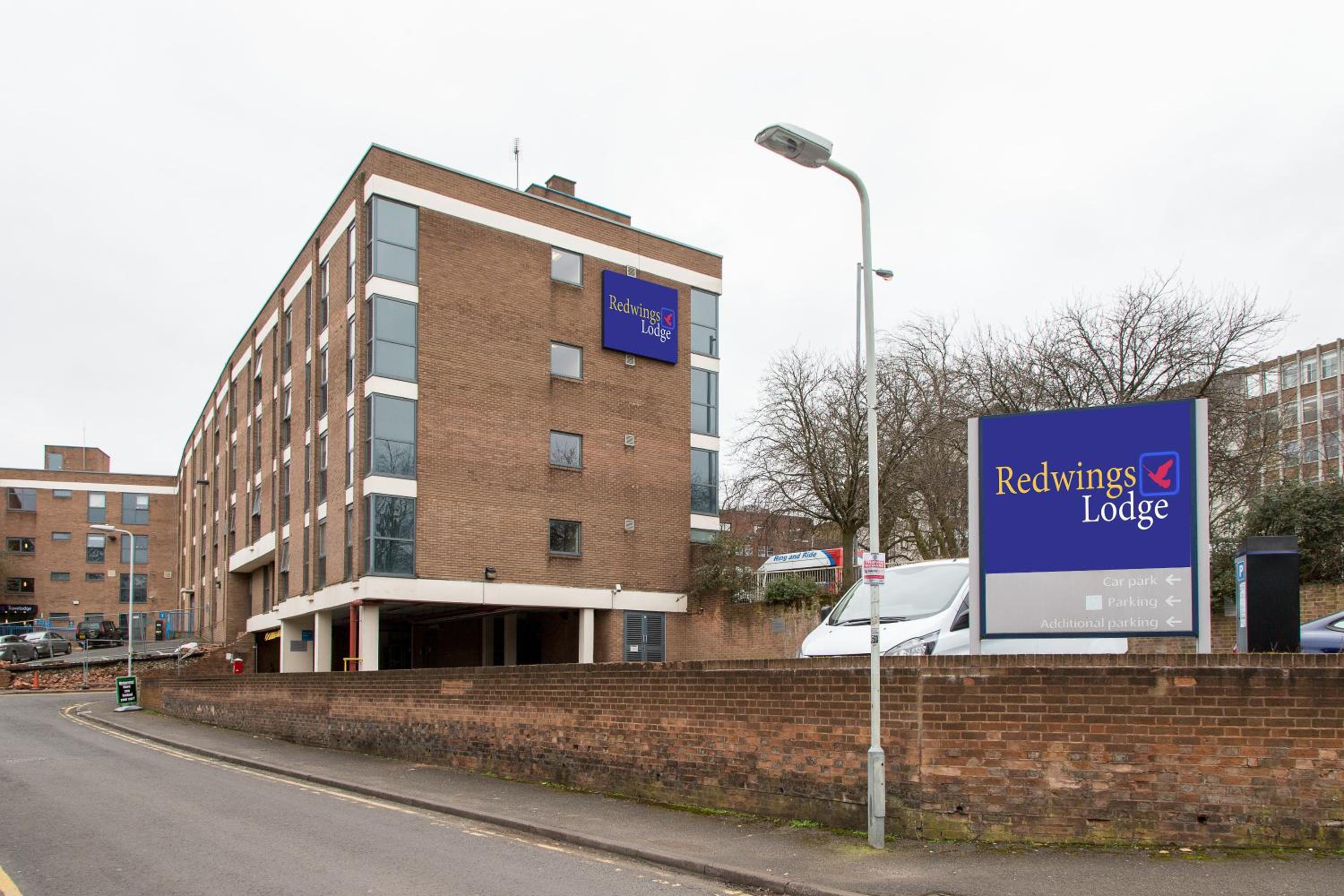 Wolverhampton Vacations - Redwings Lodge Wolverhampton Central - Property Image 4