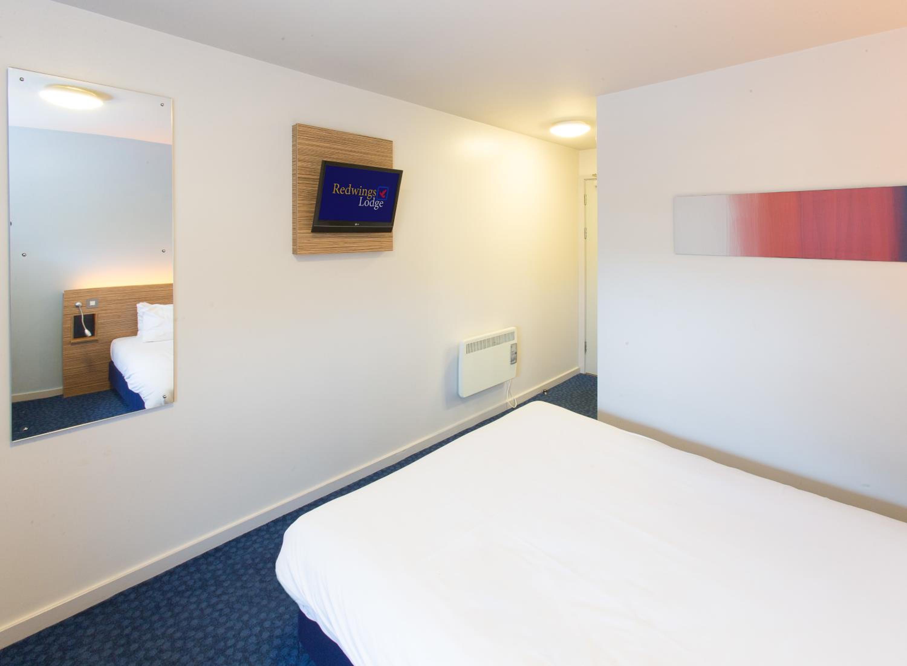 Wolverhampton Vacations - Redwings Lodge Wolverhampton Central - Property Image 1