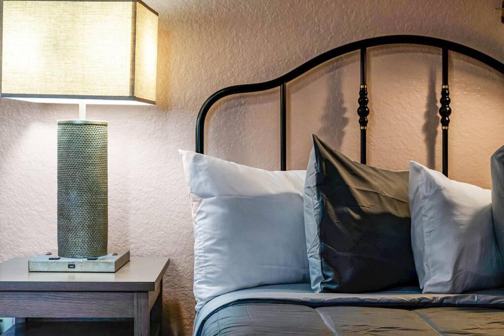 Designer Corner Suite 3br/2ba - Disney, Universal, Convention Center & SeaWorld
