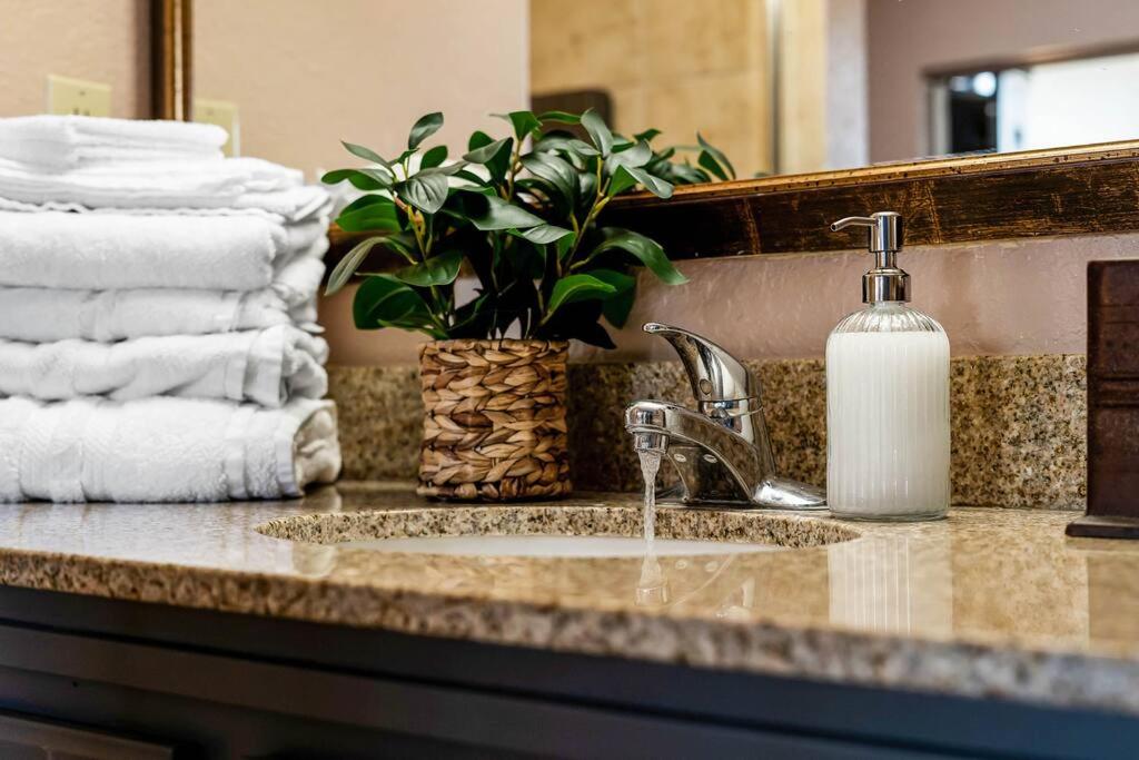 Designer Corner Suite 3br/2ba - Disney, Universal, Convention Center & SeaWorld