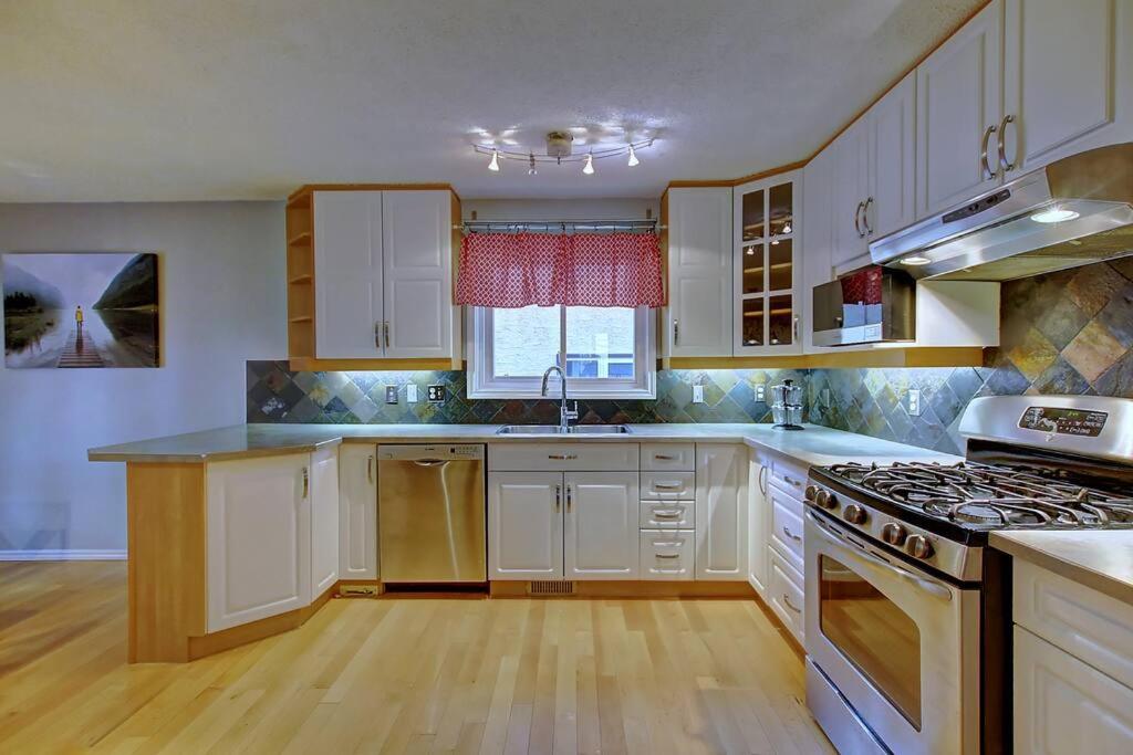 TASTEFULLY FURNISHED 5BR WITH 3BTHS AC Mins to DOWNTOWN AP