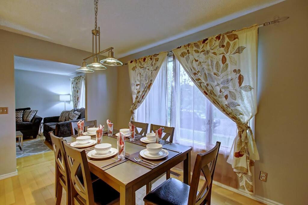 TASTEFULLY FURNISHED 5BR WITH 3BTHS AC Mins to DOWNTOWN AP