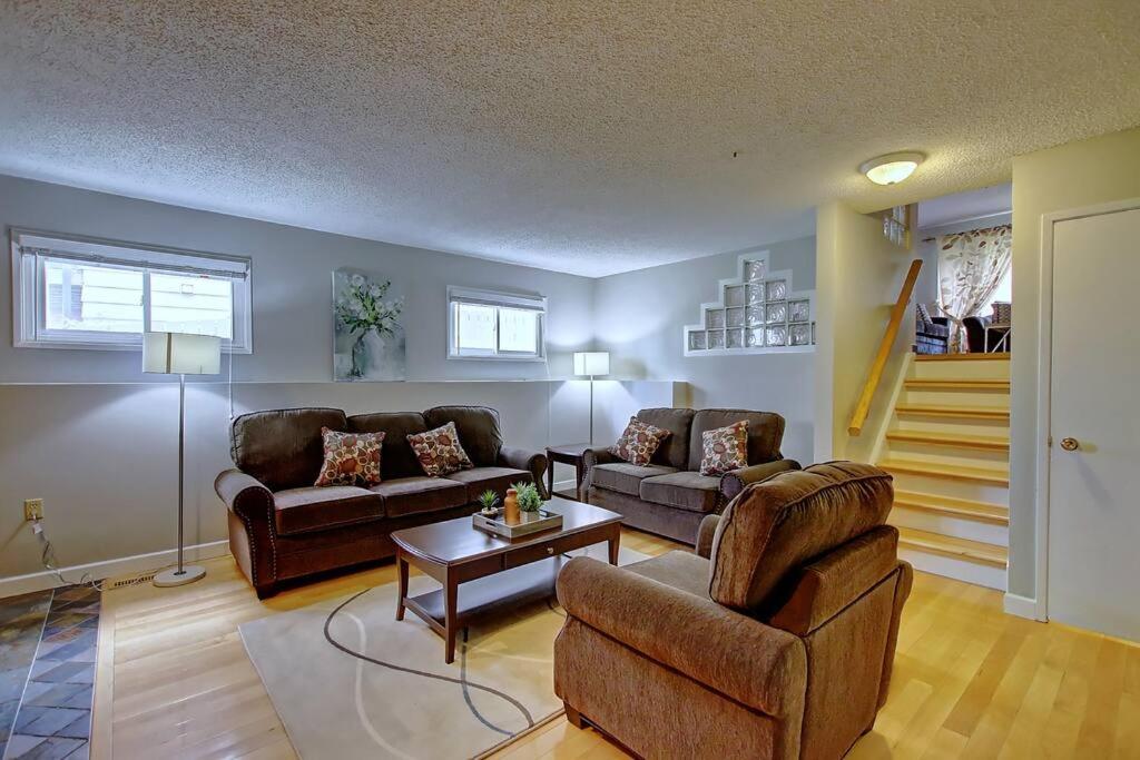 TASTEFULLY FURNISHED 5BR WITH 3BTHS AC Mins to DOWNTOWN AP