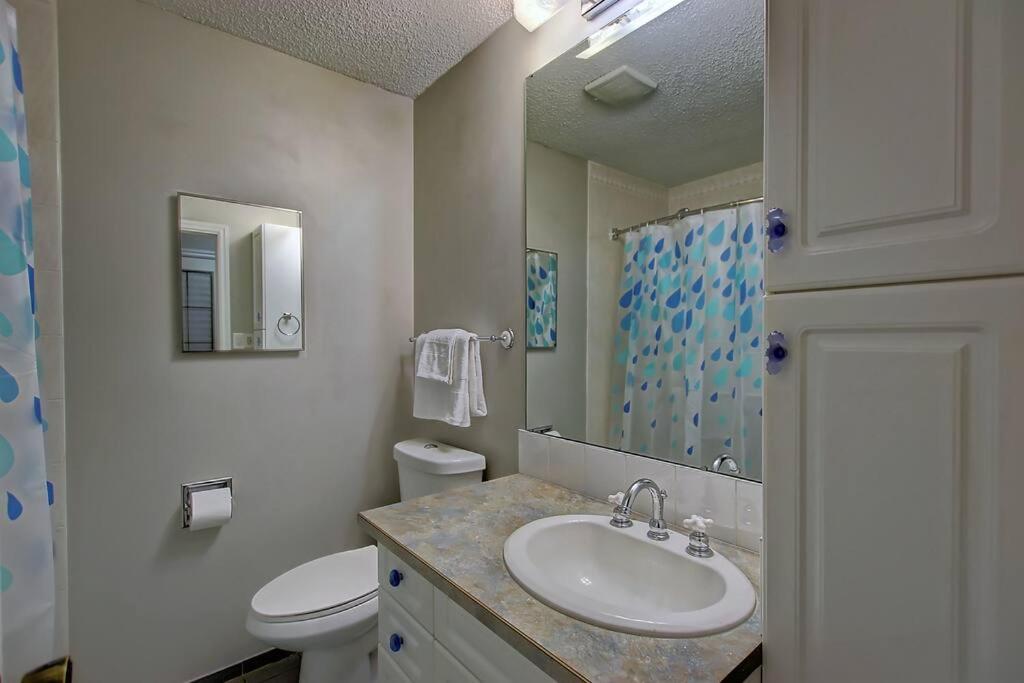 TASTEFULLY FURNISHED 5BR WITH 3BTHS AC Mins to DOWNTOWN AP