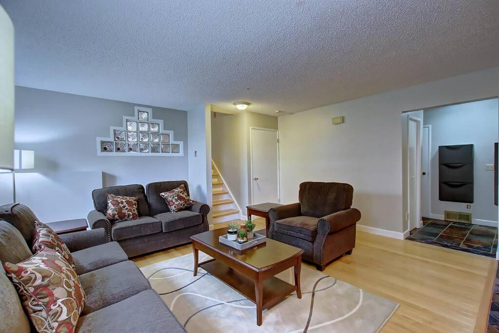 TASTEFULLY FURNISHED 5BR WITH 3BTHS AC Mins to DOWNTOWN AP