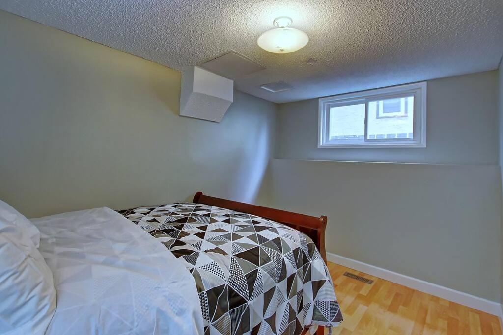 TASTEFULLY FURNISHED 5BR WITH 3BTHS AC Mins to DOWNTOWN AP