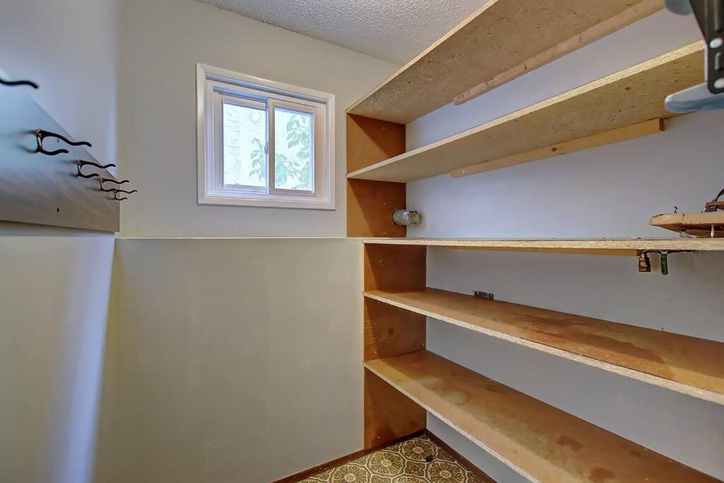 TASTEFULLY FURNISHED 5BR WITH 3BTHS AC Mins to DOWNTOWN AP