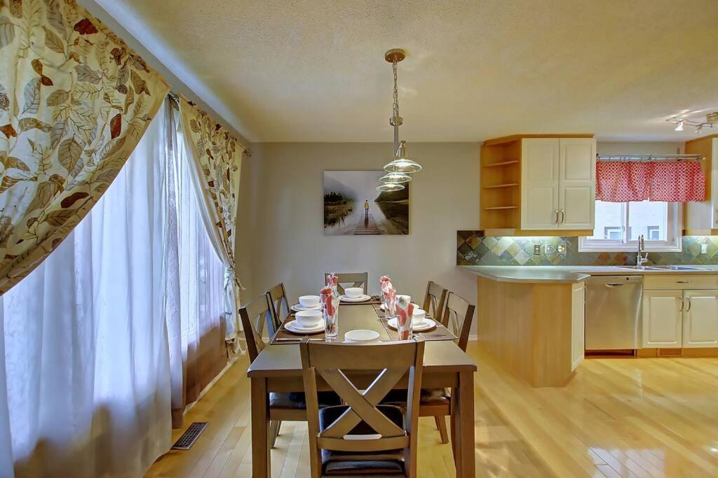 TASTEFULLY FURNISHED 5BR WITH 3BTHS AC Mins to DOWNTOWN AP