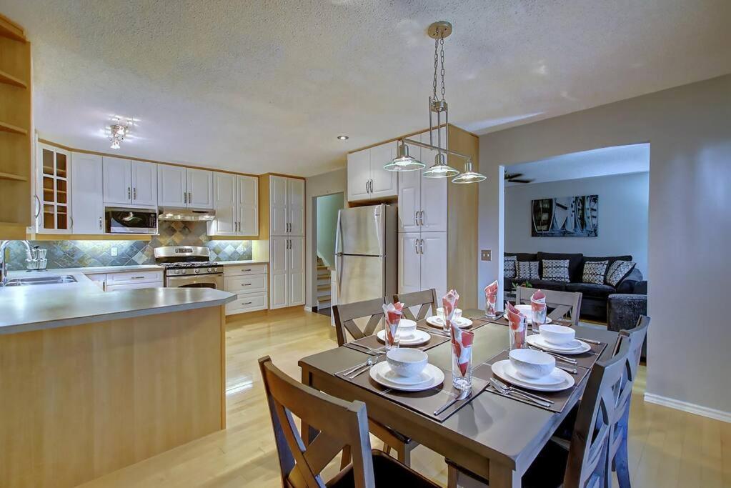 TASTEFULLY FURNISHED 5BR WITH 3BTHS AC Mins to DOWNTOWN AP