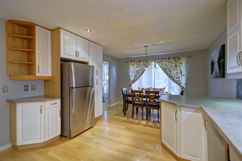 TASTEFULLY FURNISHED 5BR WITH 3BTHS AC Mins to DOWNTOWN AP
