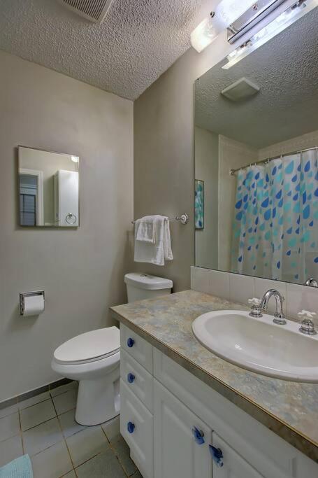 TASTEFULLY FURNISHED 5BR WITH 3BTHS AC Mins to DOWNTOWN AP