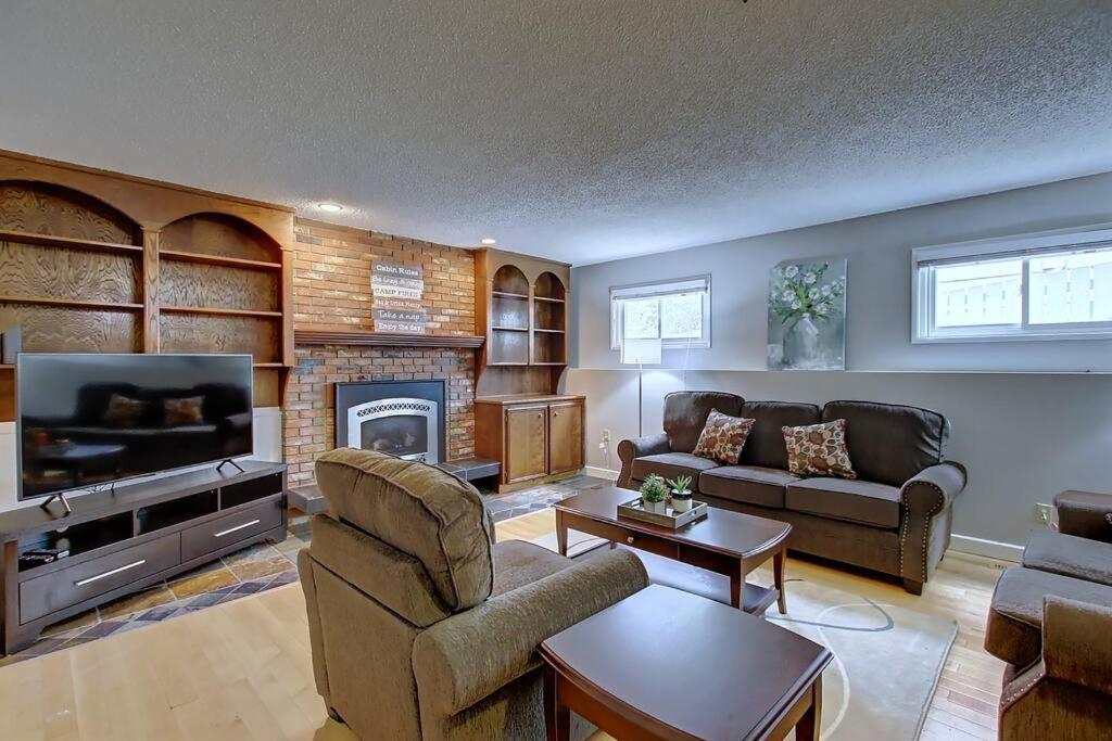 TASTEFULLY FURNISHED 5BR WITH 3BTHS AC Mins to DOWNTOWN AP