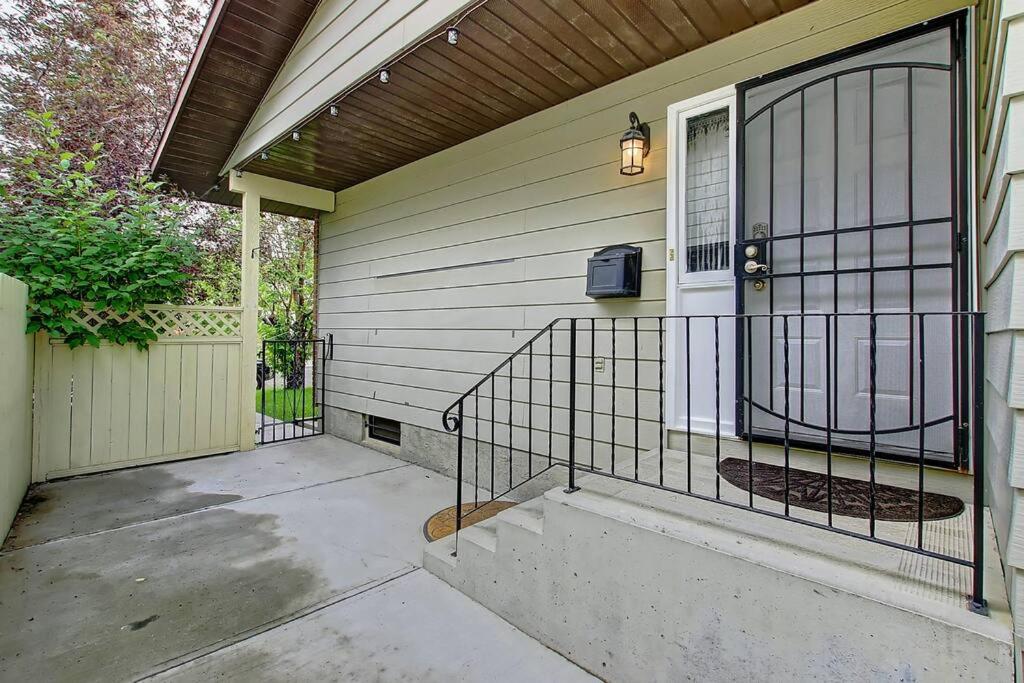 TASTEFULLY FURNISHED 5BR WITH 3BTHS AC Mins to DOWNTOWN AP