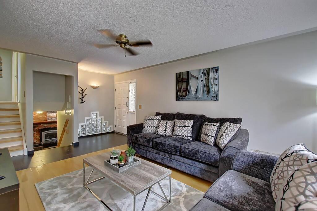 TASTEFULLY FURNISHED 5BR WITH 3BTHS AC Mins to DOWNTOWN AP