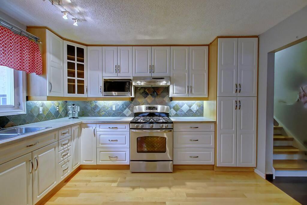 TASTEFULLY FURNISHED 5BR WITH 3BTHS AC Mins to DOWNTOWN AP