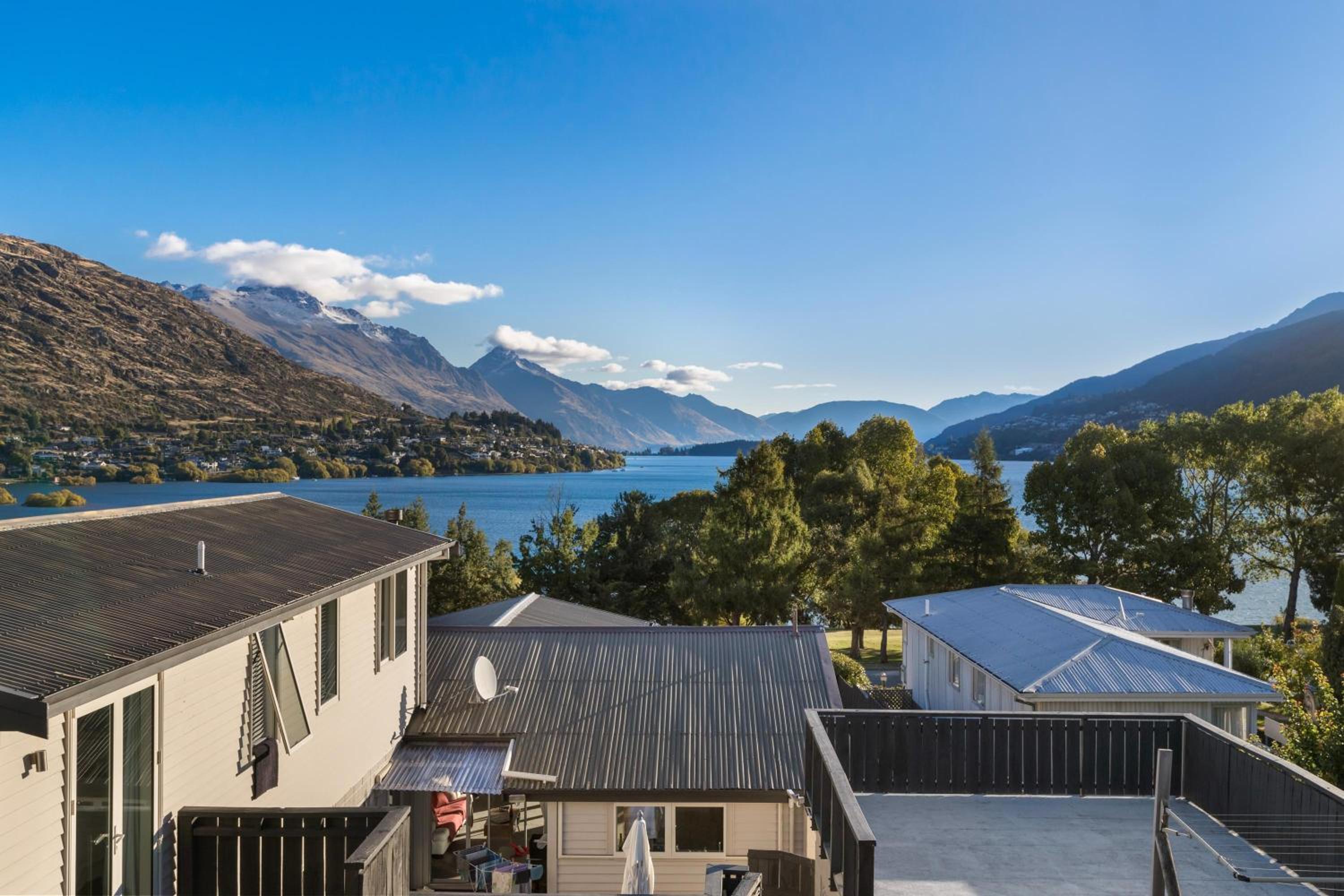 Lake and Mountain view living view 5