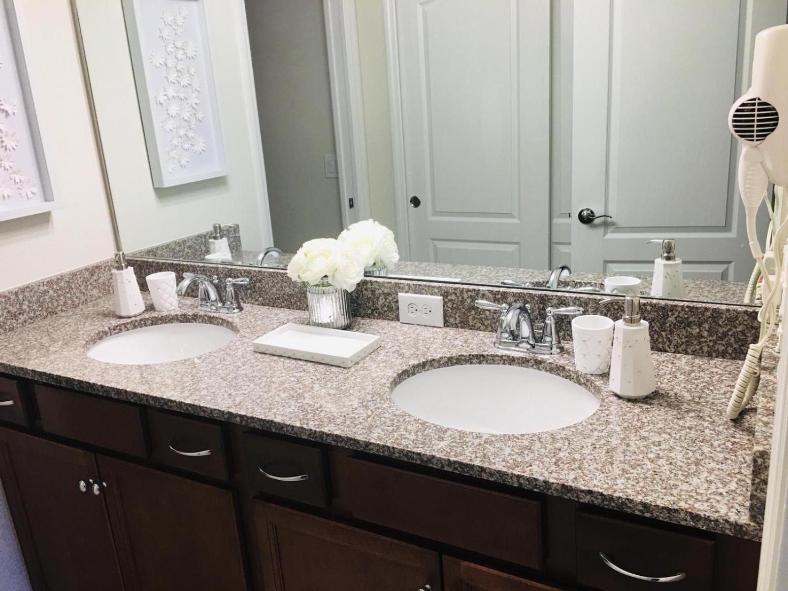 SpaciousTownhome 15 min to Disney Private Pool-BBQ view 5