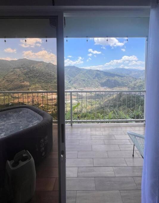 Orosi Mountain Lodge