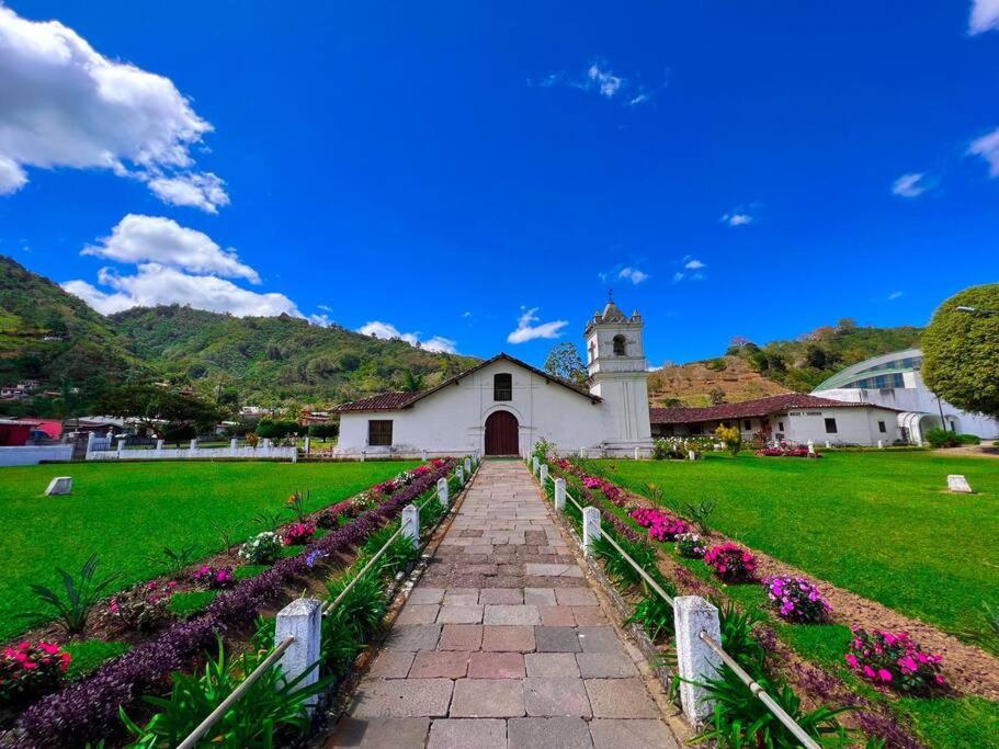 Orosi Mountain Lodge