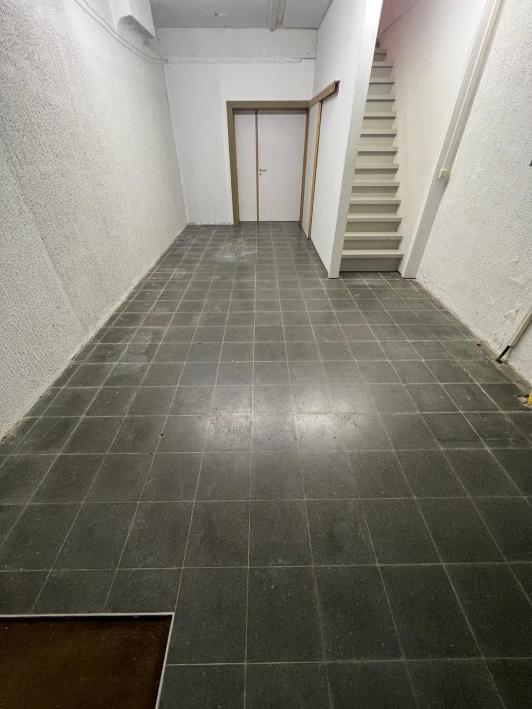 Ruim app. met grote garage