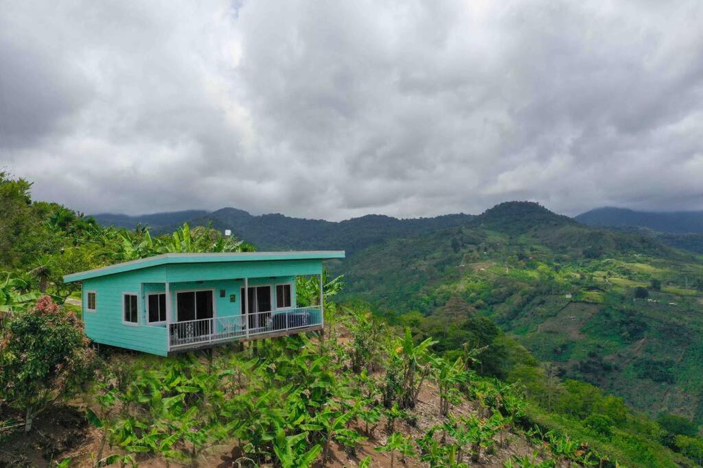 Orosi Mountain Lodge