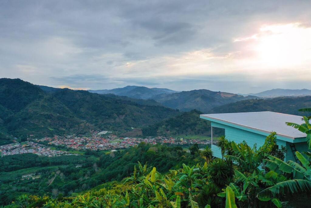 Orosi Mountain Lodge