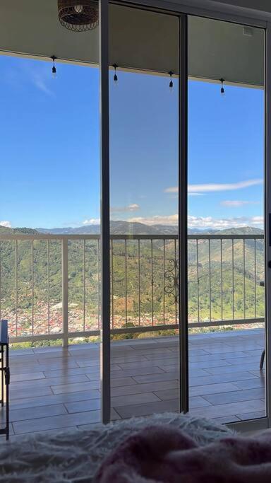 Orosi Mountain Lodge