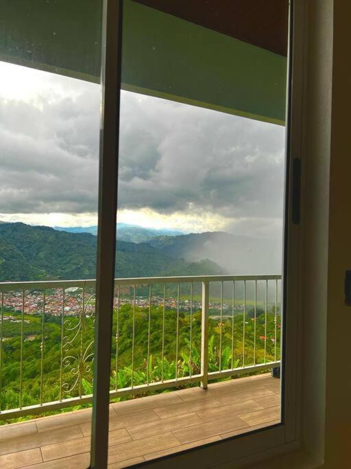 Orosi Mountain Lodge