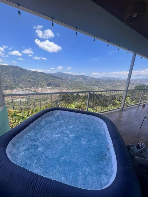 Orosi Mountain Lodge
