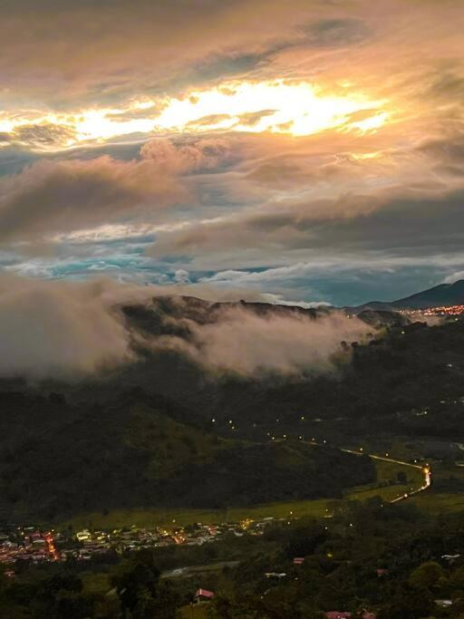 Orosi Mountain Lodge