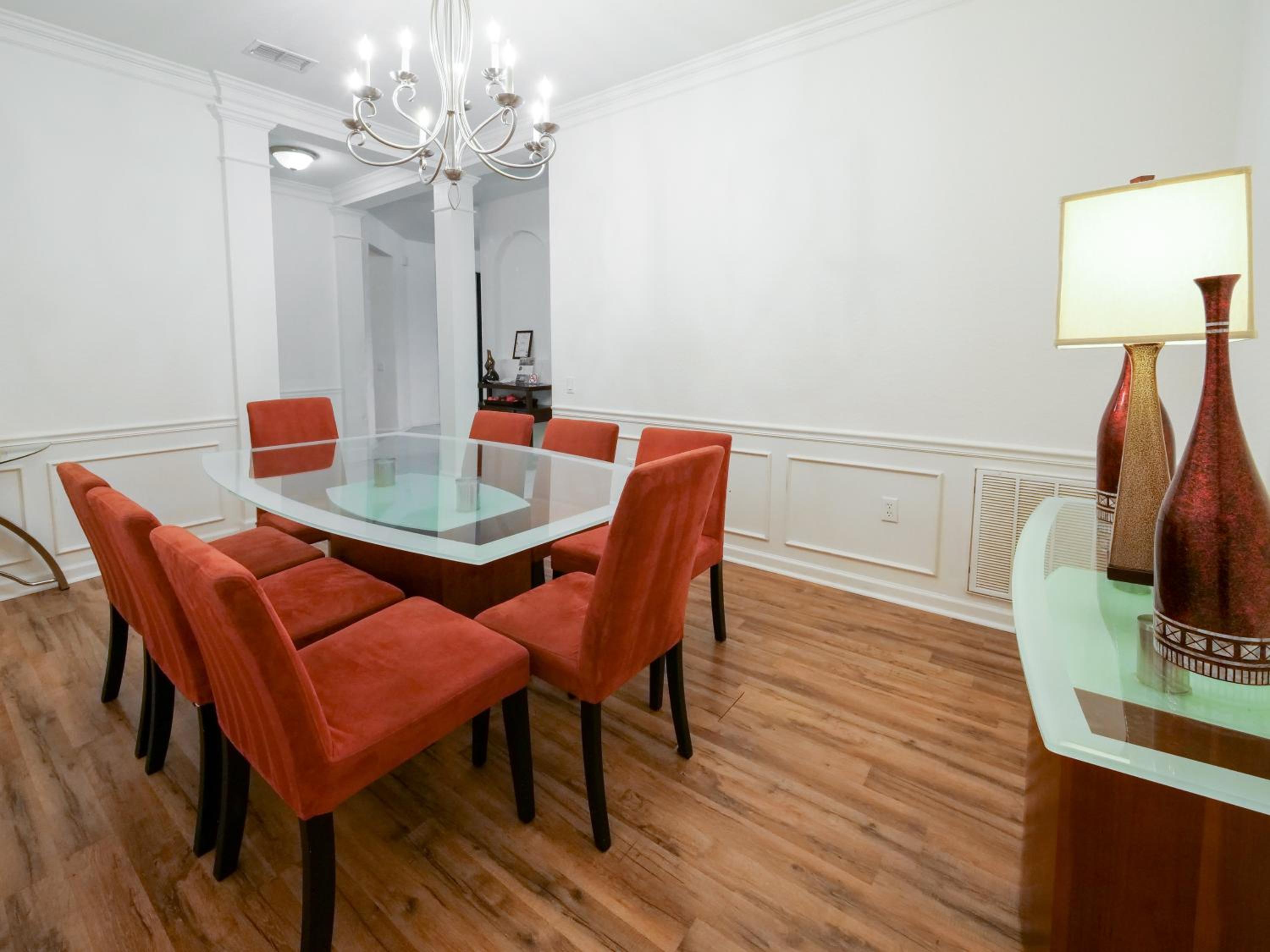 4Br 2Bath Condo Balcony 5min Conv Center 2020ft