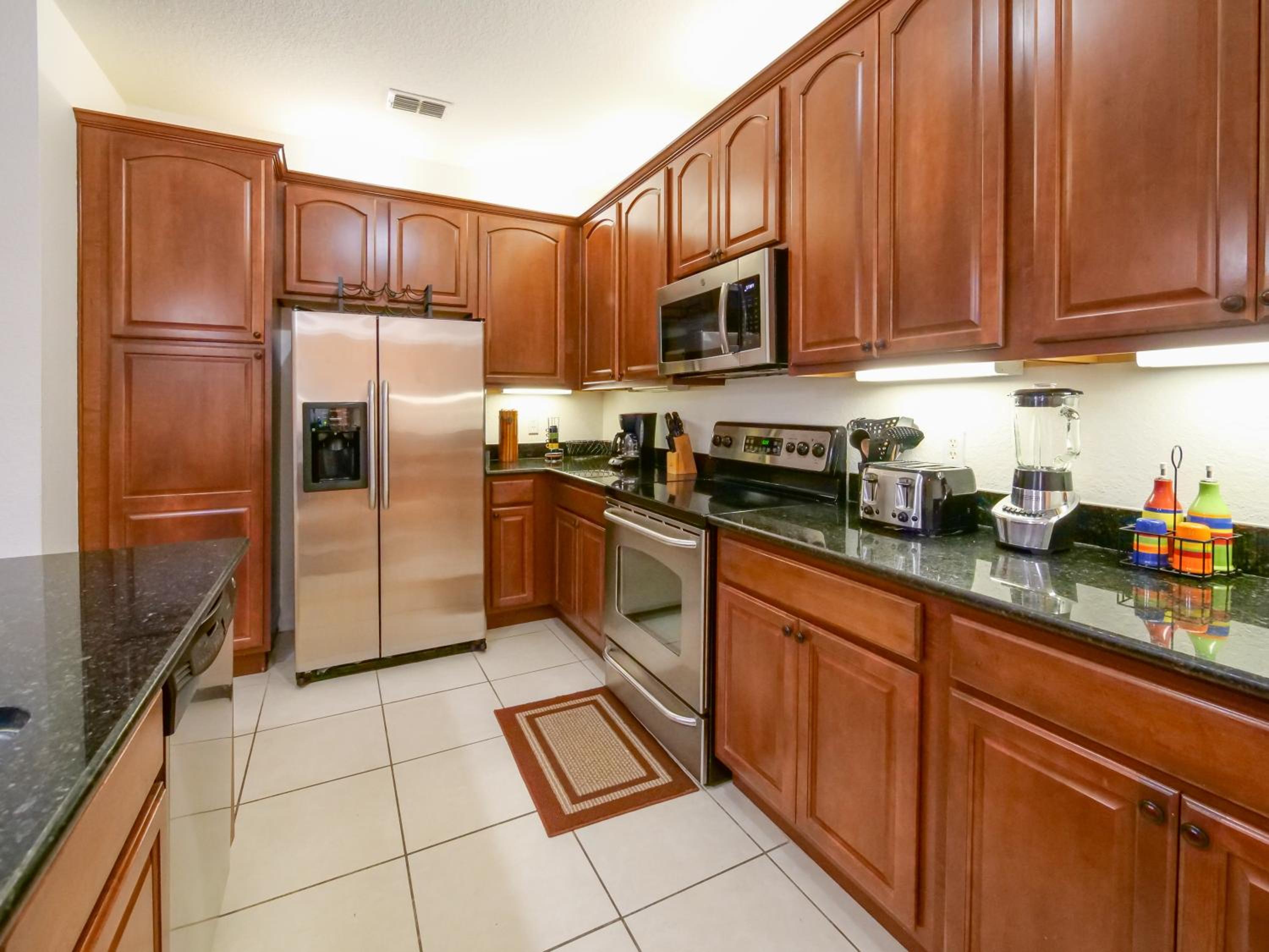 4Br 2Bath Condo Balcony 5min Conv Center 2020ft