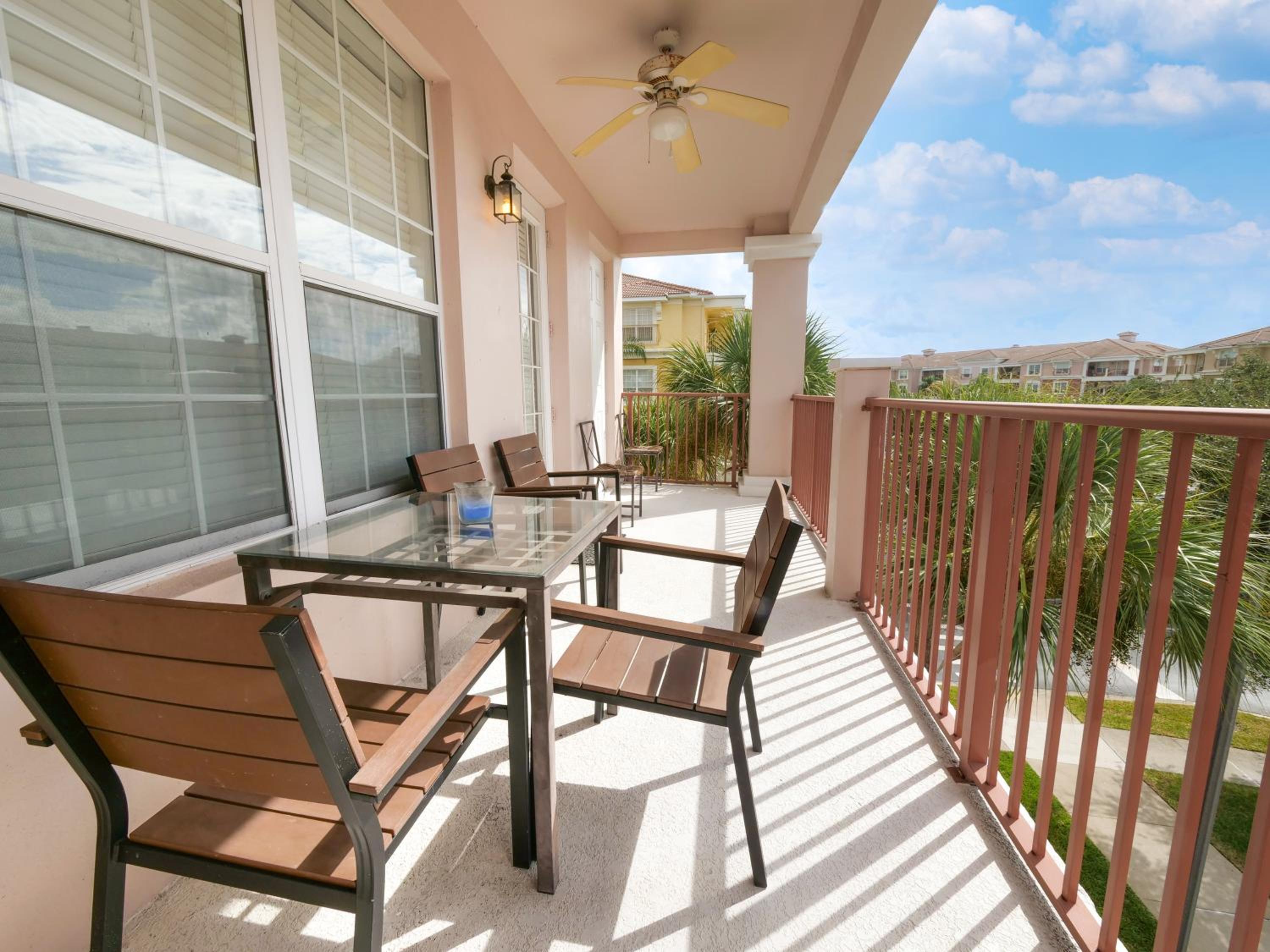 4Br 2Bath Condo Balcony 5min Conv Center 2020ft