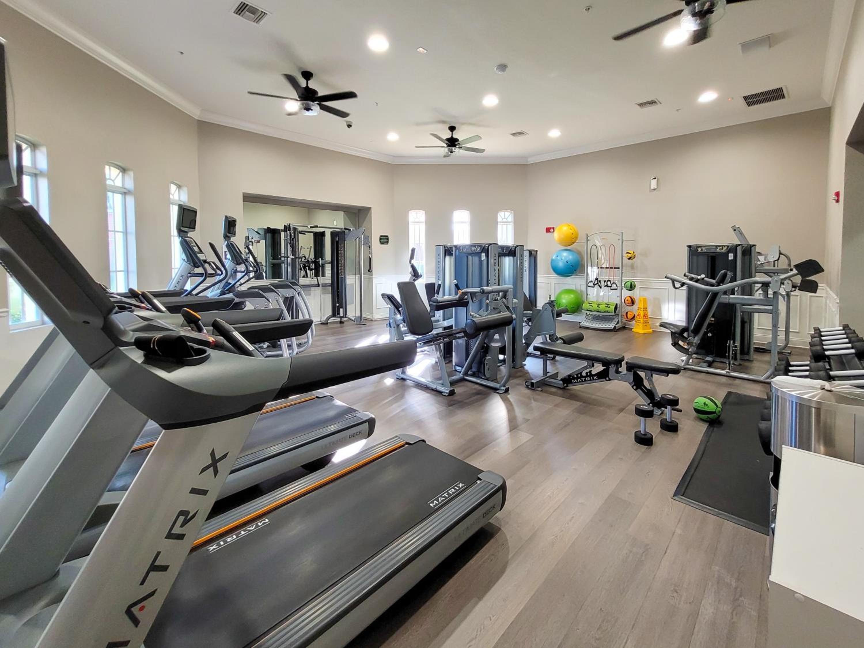 4Br 2Bath Condo Balcony 5min Conv Center 2020ft