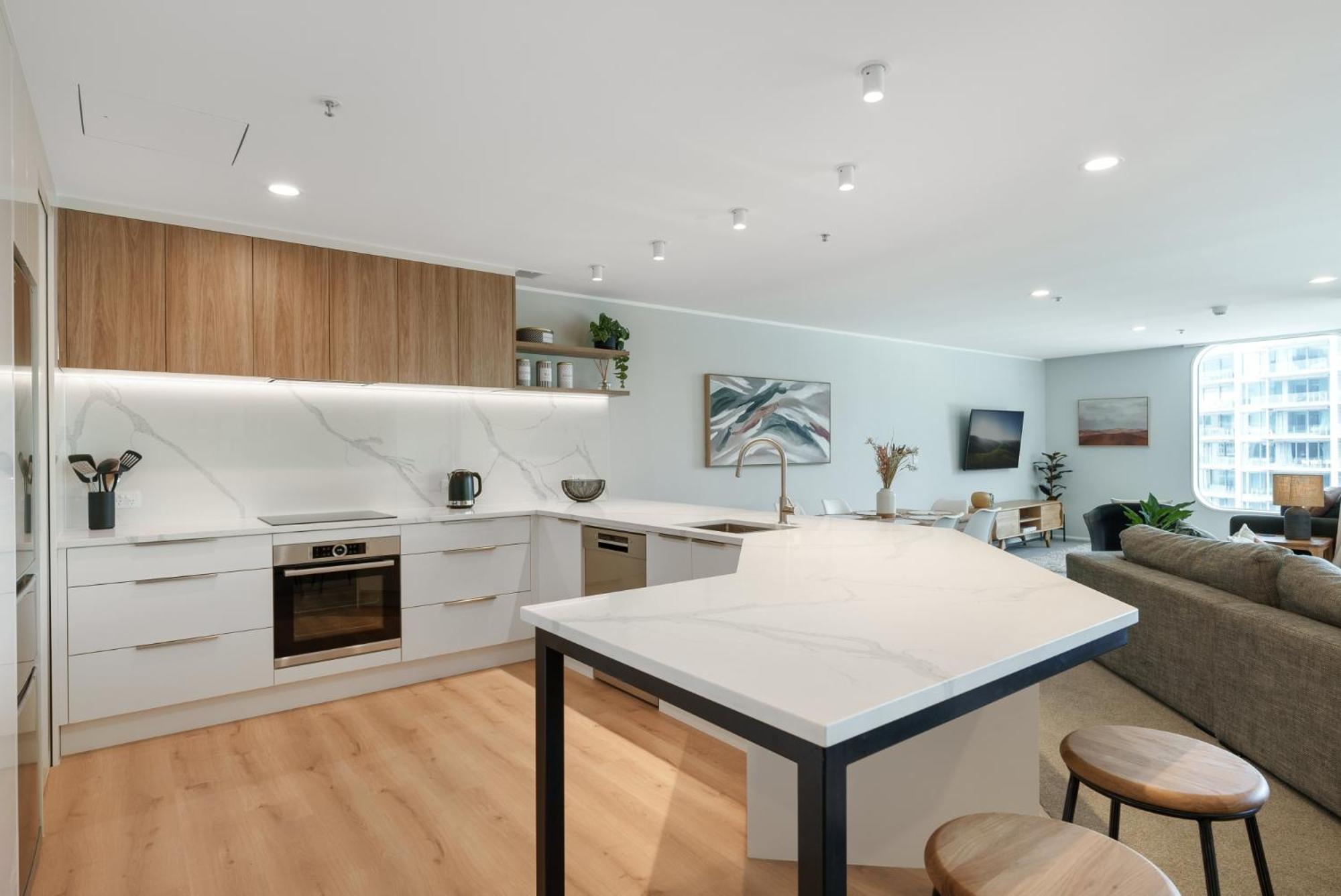 Executive Oceanside Apartment