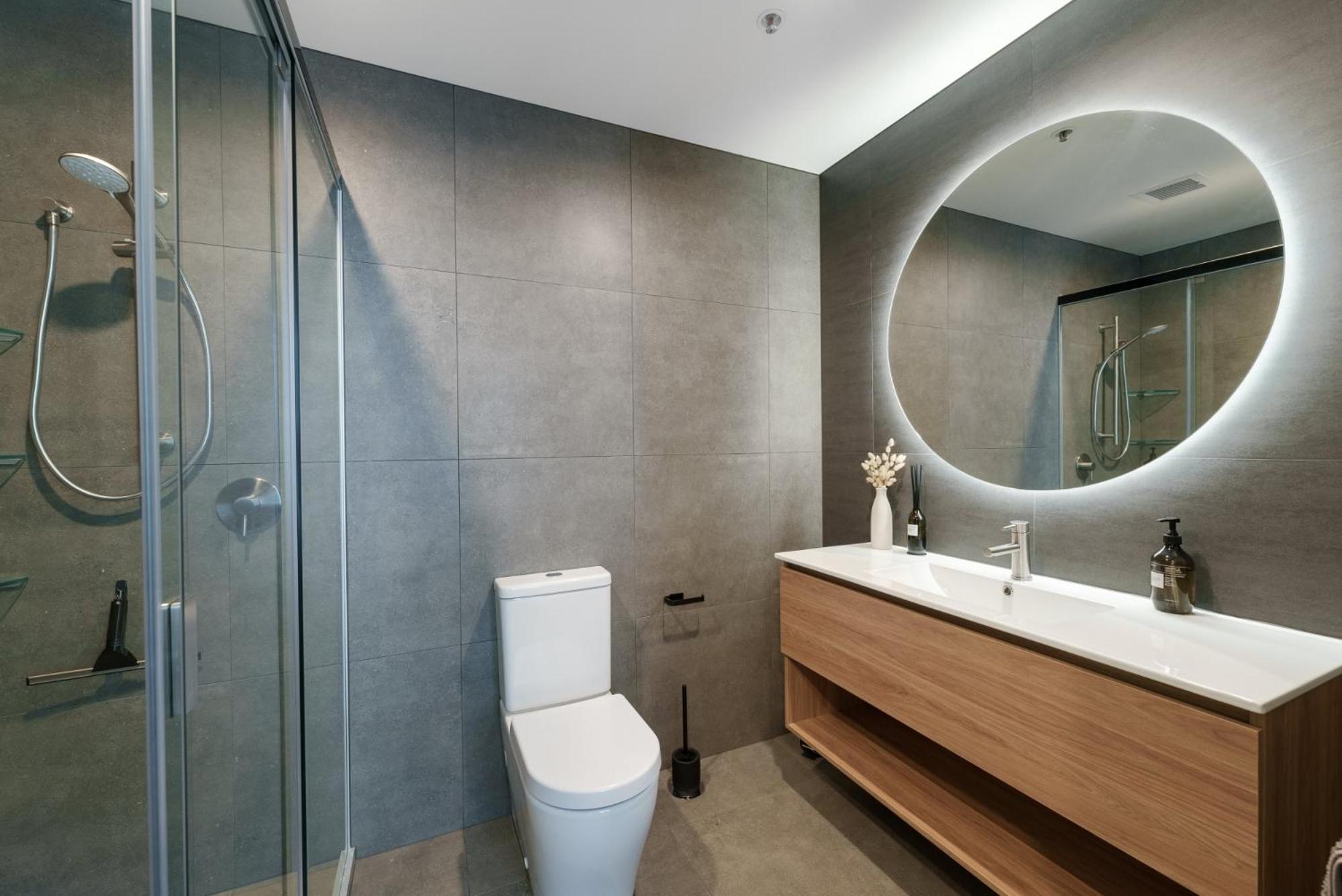 Executive Oceanside Apartment