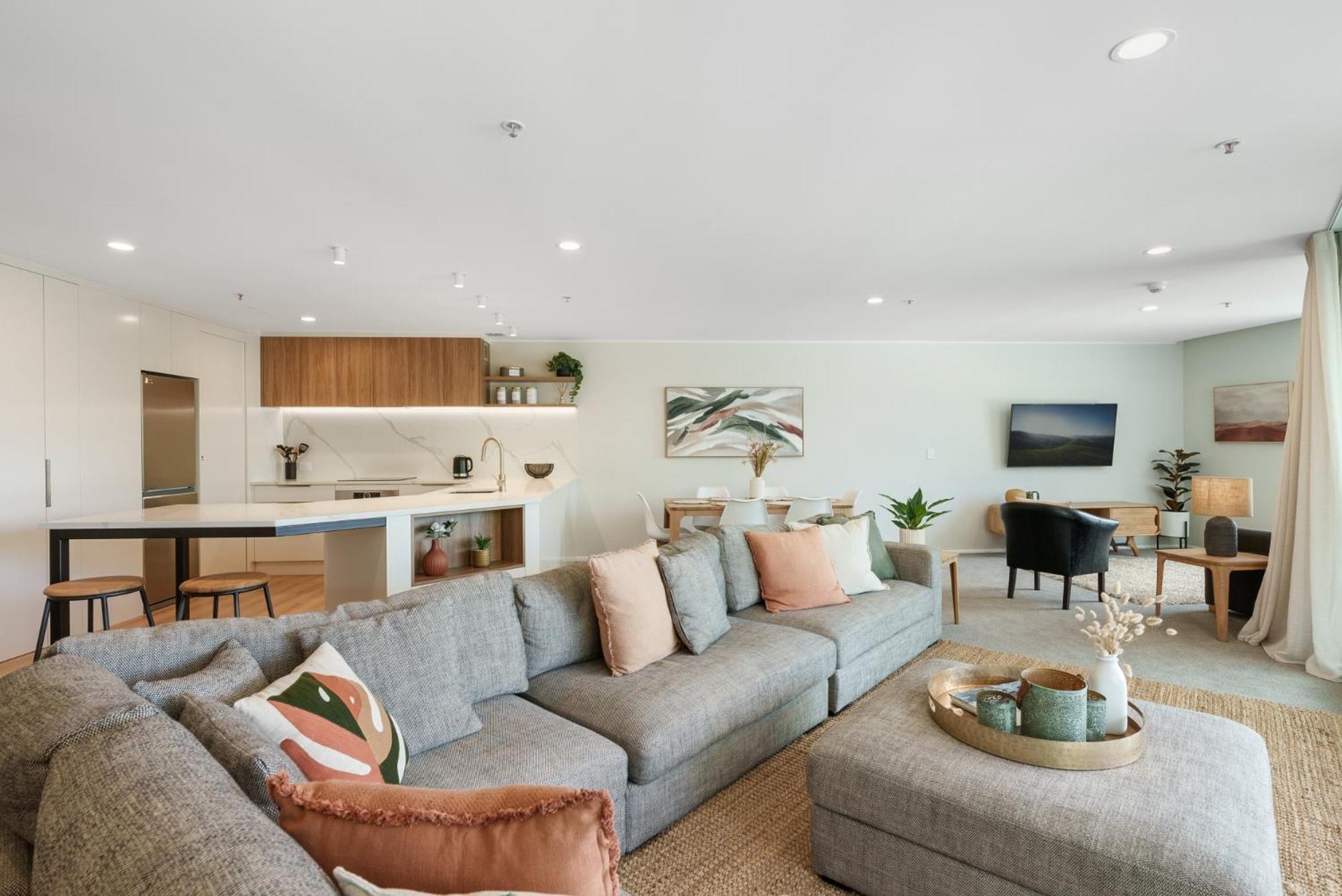 Executive Oceanside Apartment