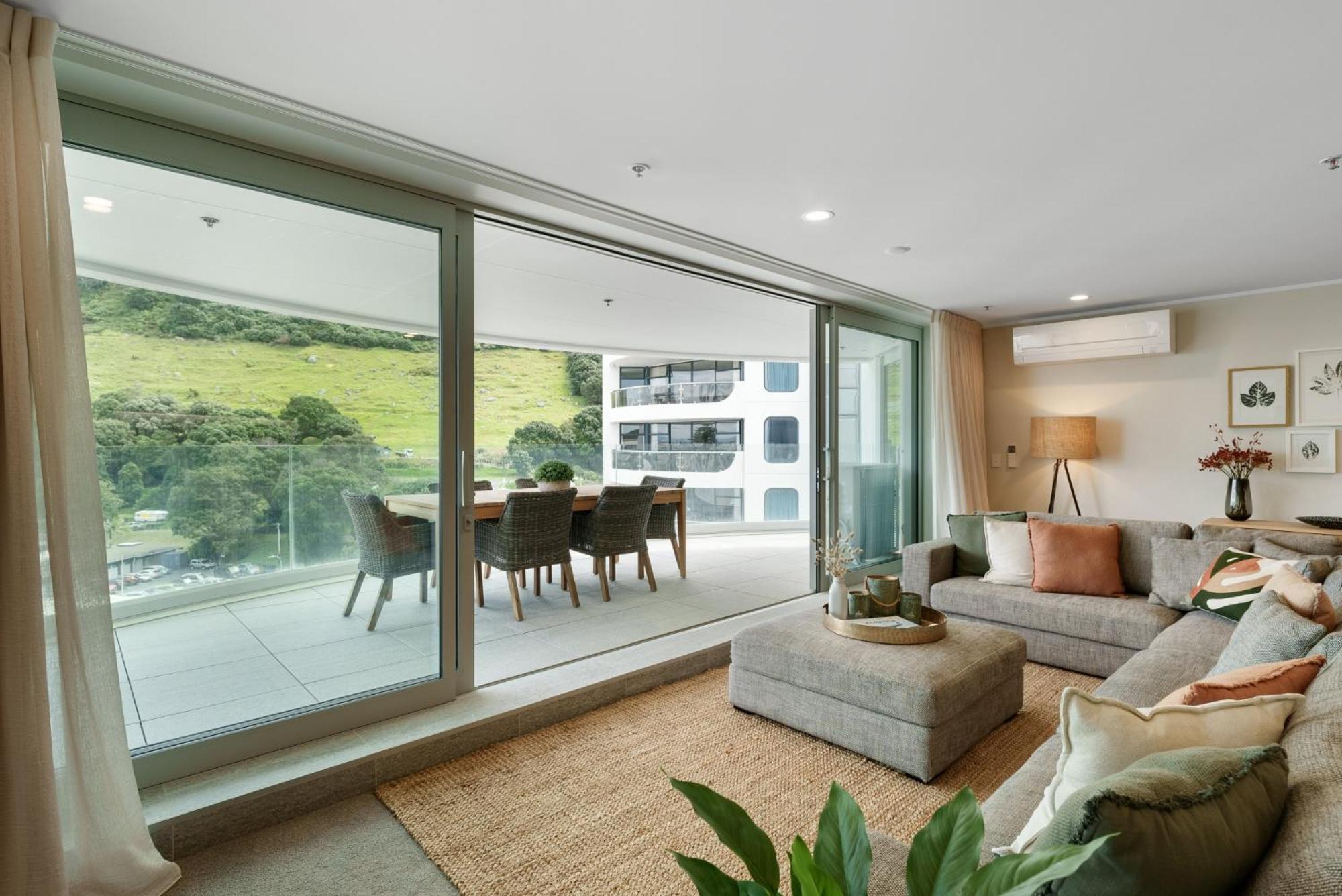 Executive Oceanside Apartment