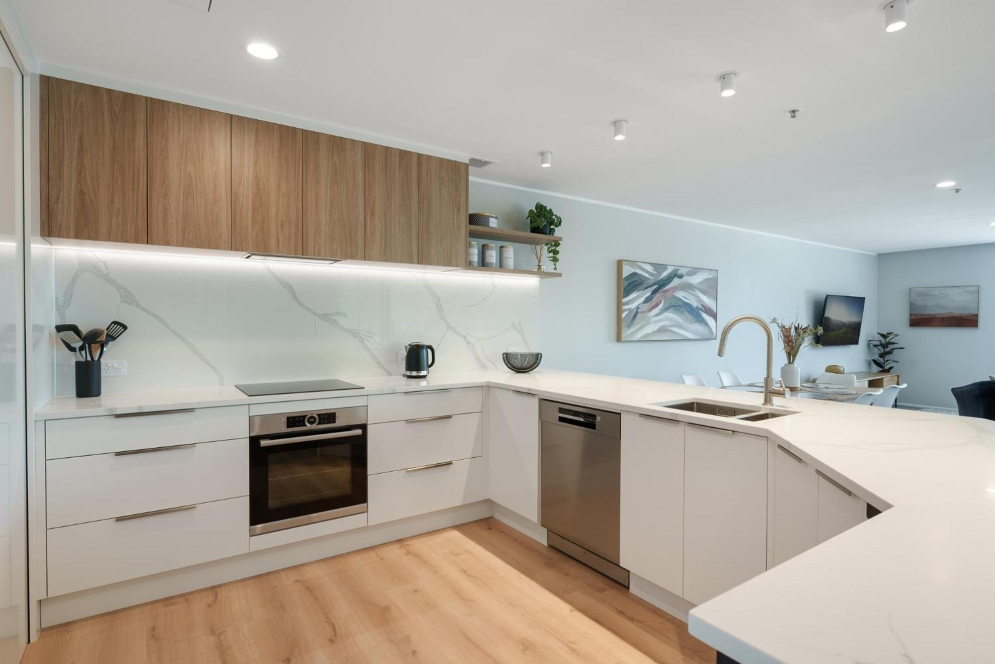 Executive Oceanside Apartment