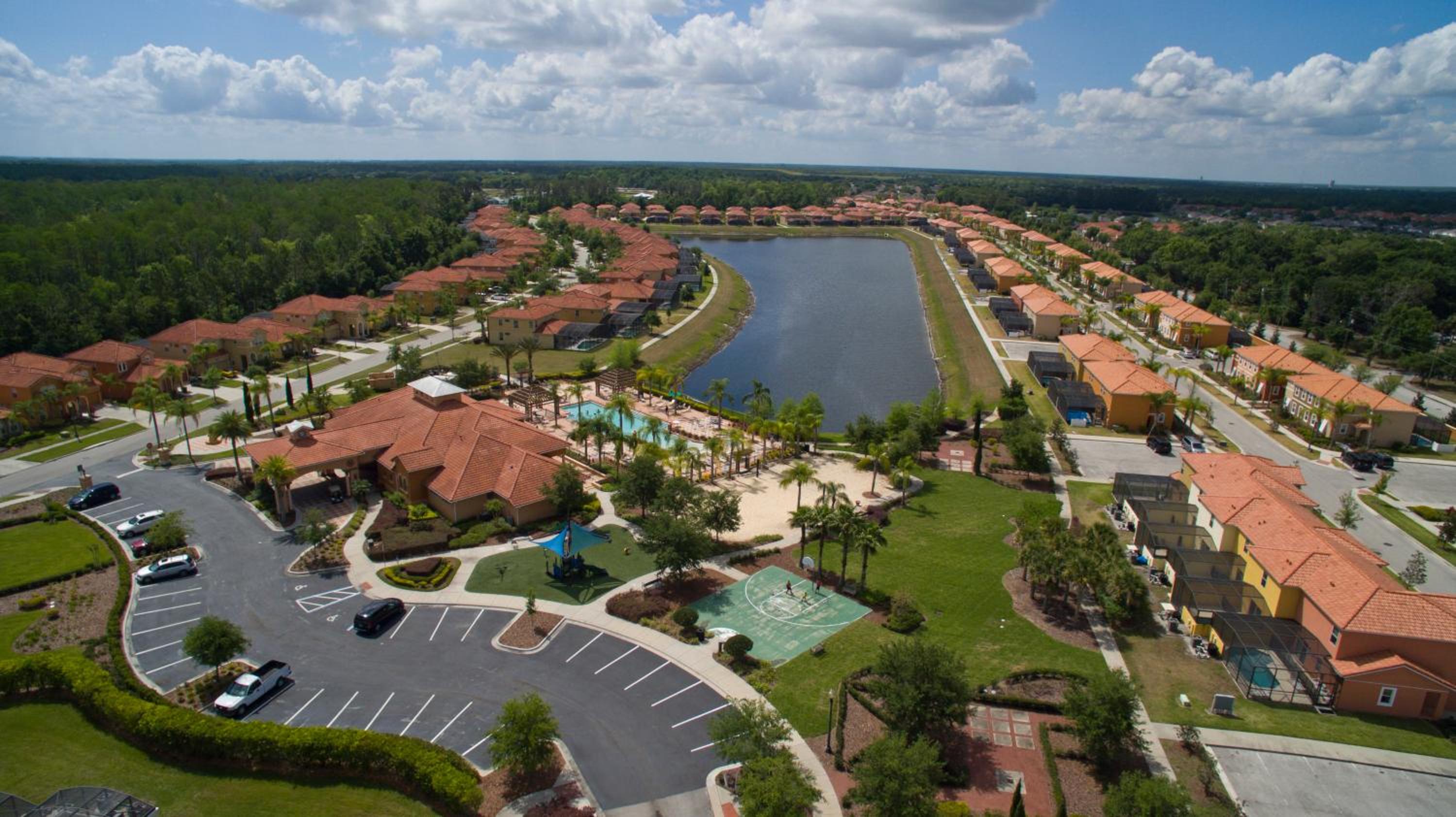3Br 3Bath Townhome BBQ Pool 15min Disney 1291ft