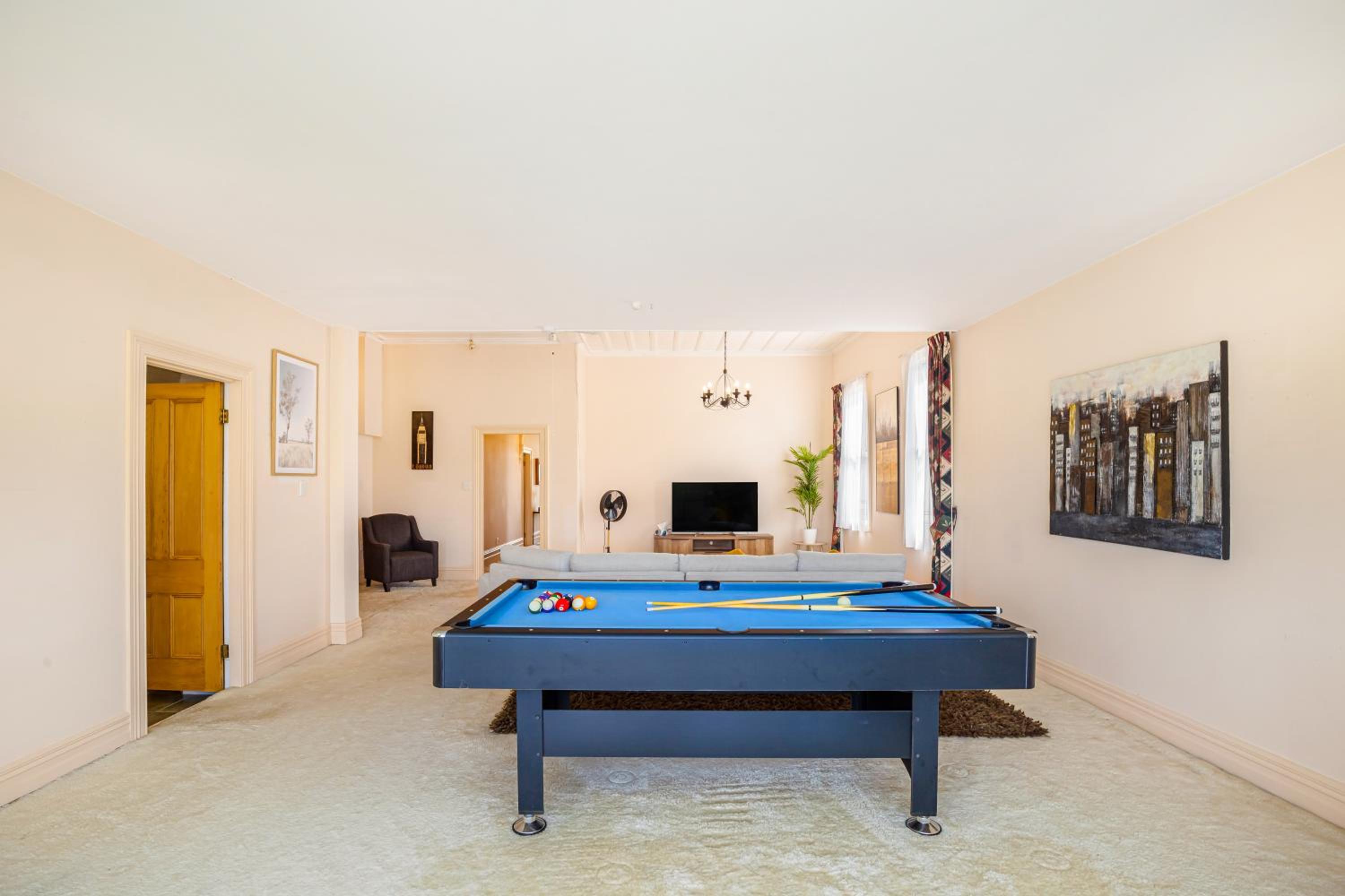 4Bed Spacious Villa in Chatswood