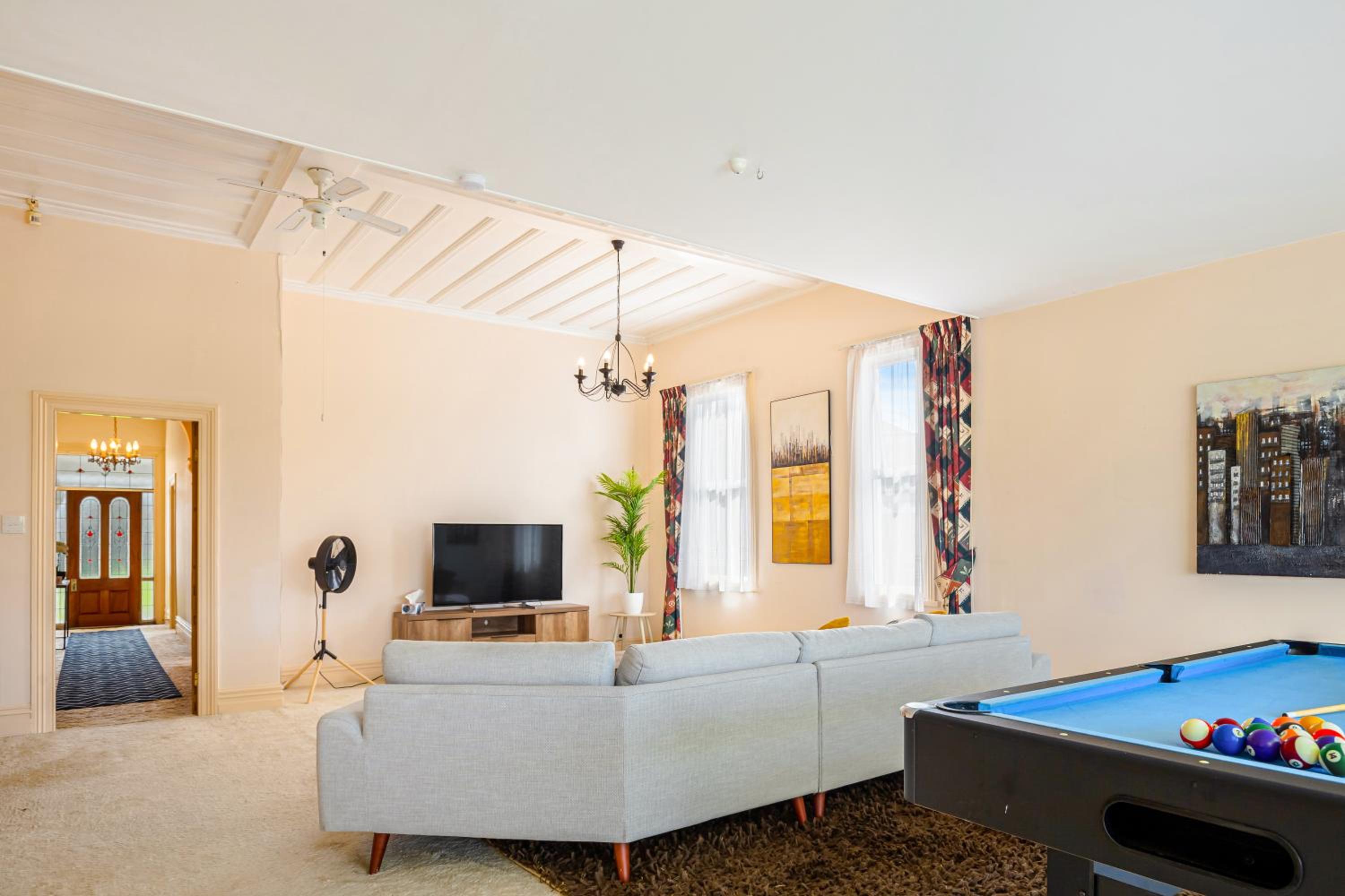 4Bed Spacious Villa in Chatswood