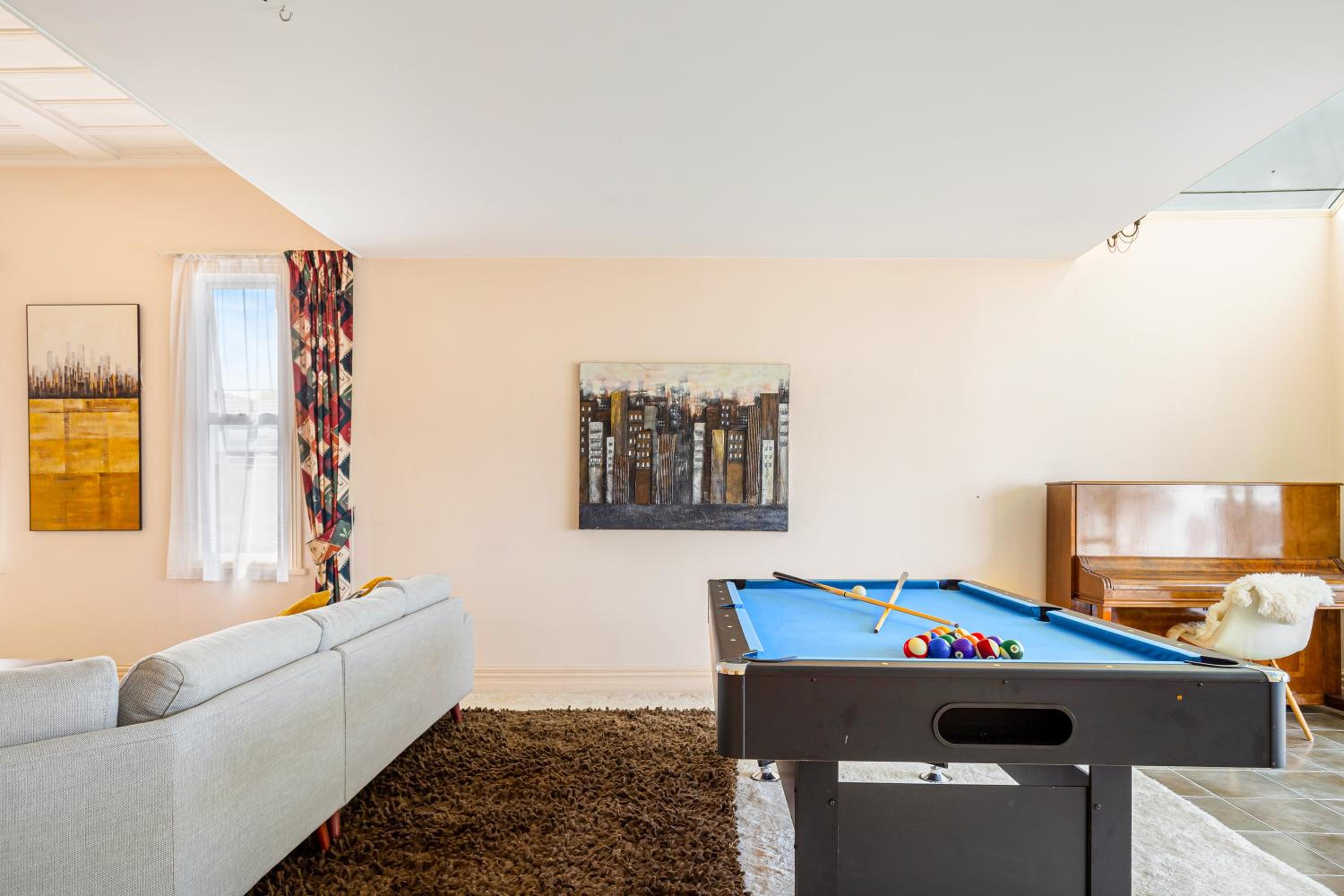 4Bed Spacious Villa in Chatswood