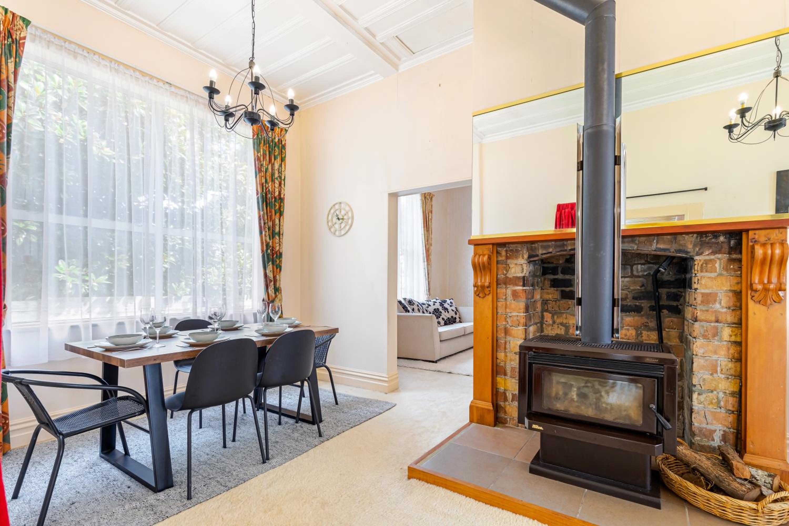 4Bed Spacious Villa in Chatswood