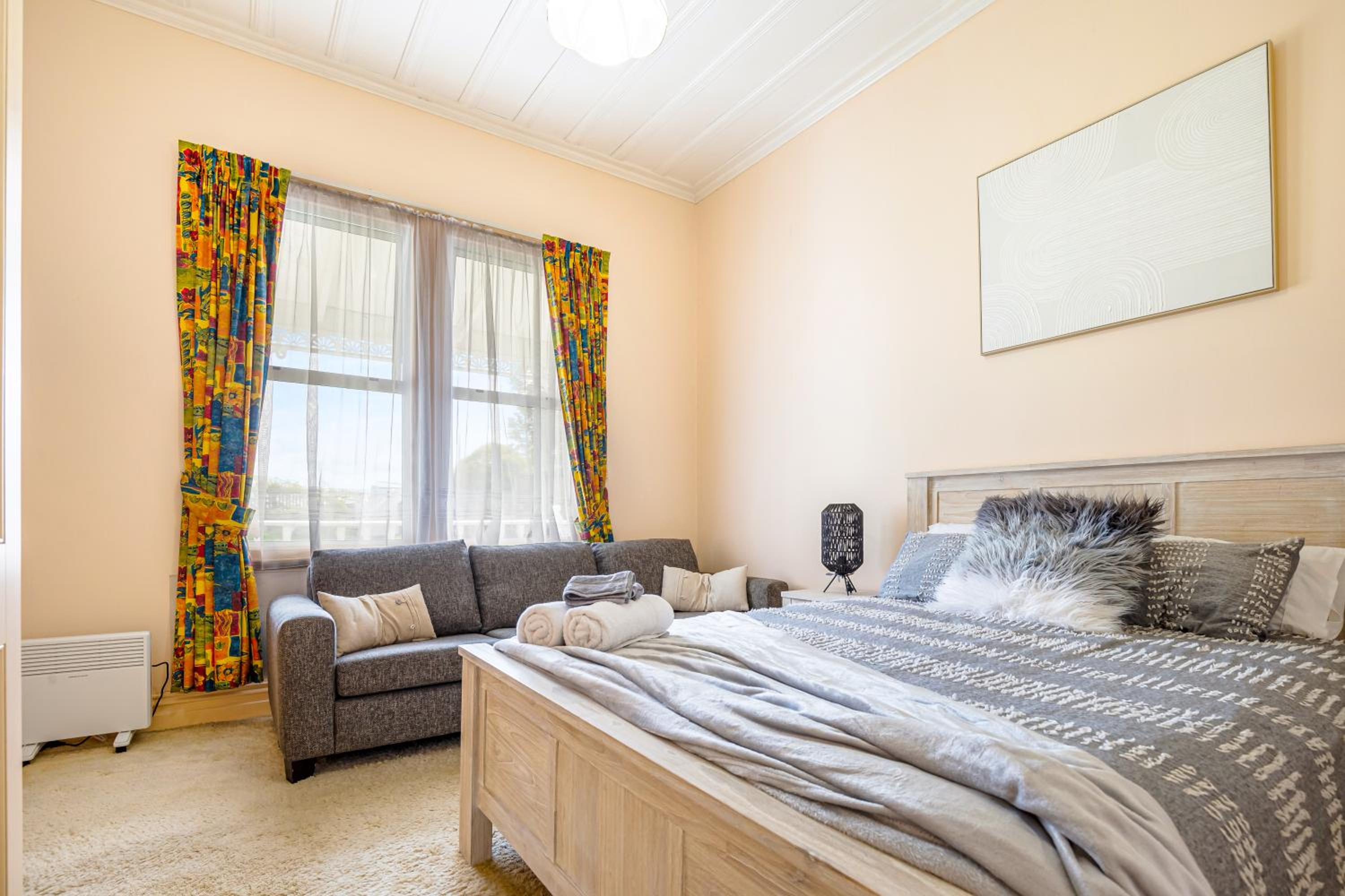 4Bed Spacious Villa in Chatswood
