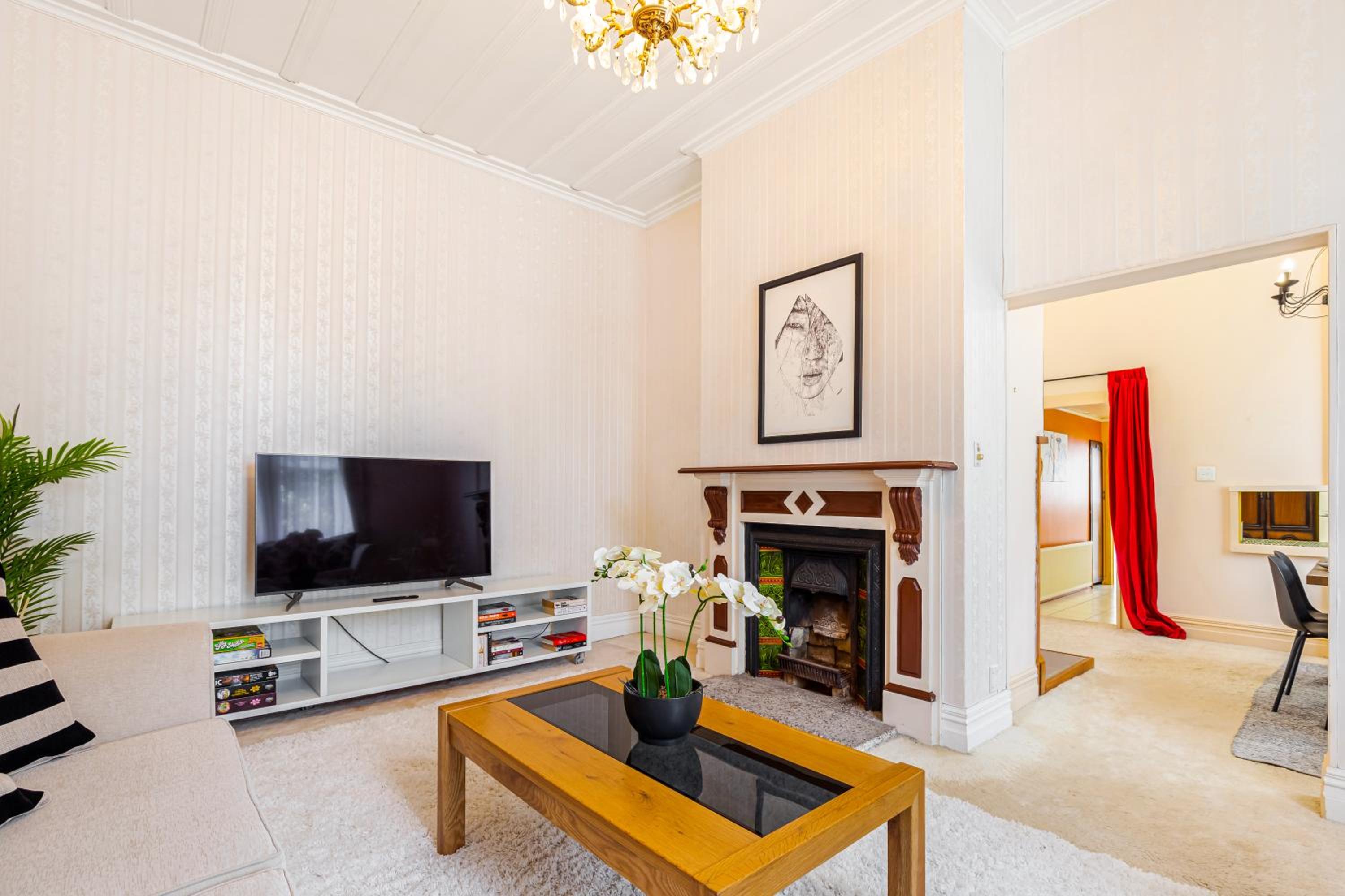 4Bed Spacious Villa in Chatswood
