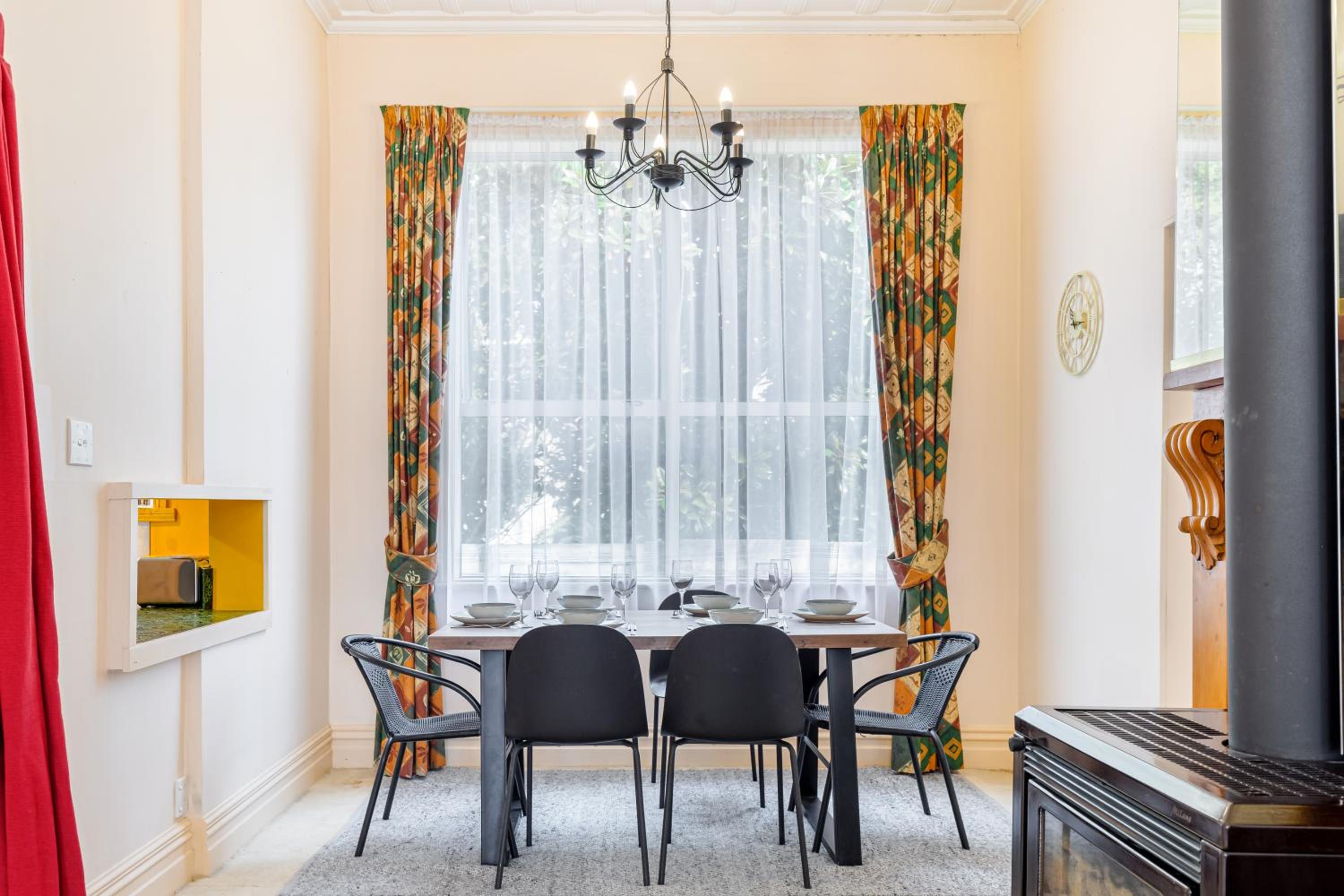 4Bed Spacious Villa in Chatswood