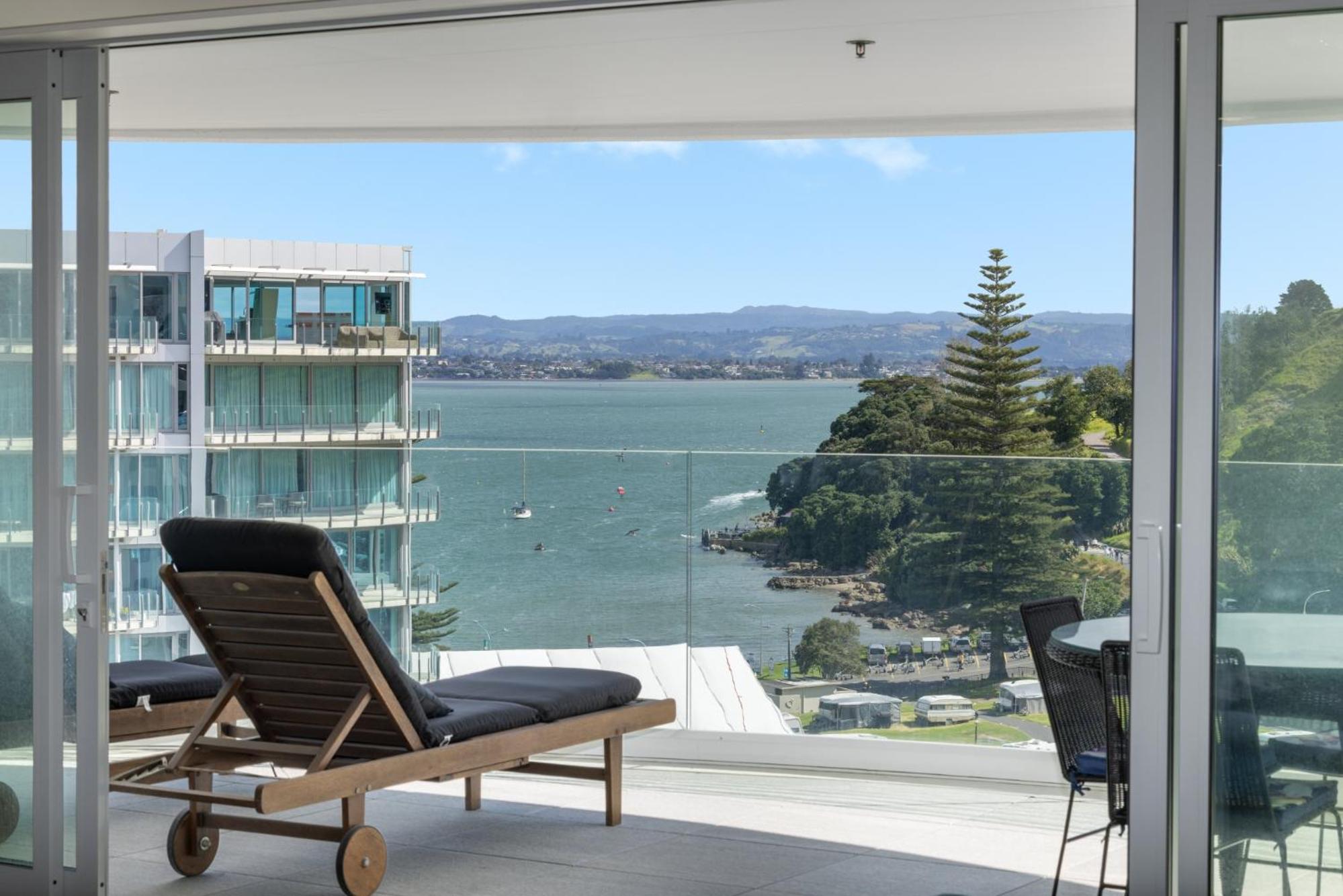 Oceanside Apartment with Iconic Views view 2