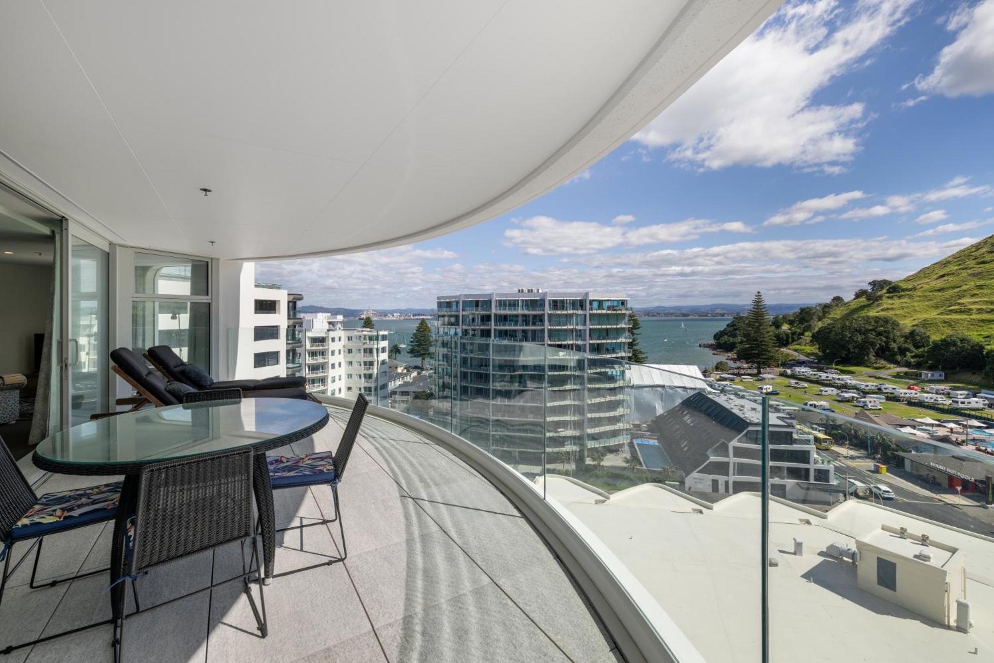 Oceanside Apartment with Iconic Views view 5