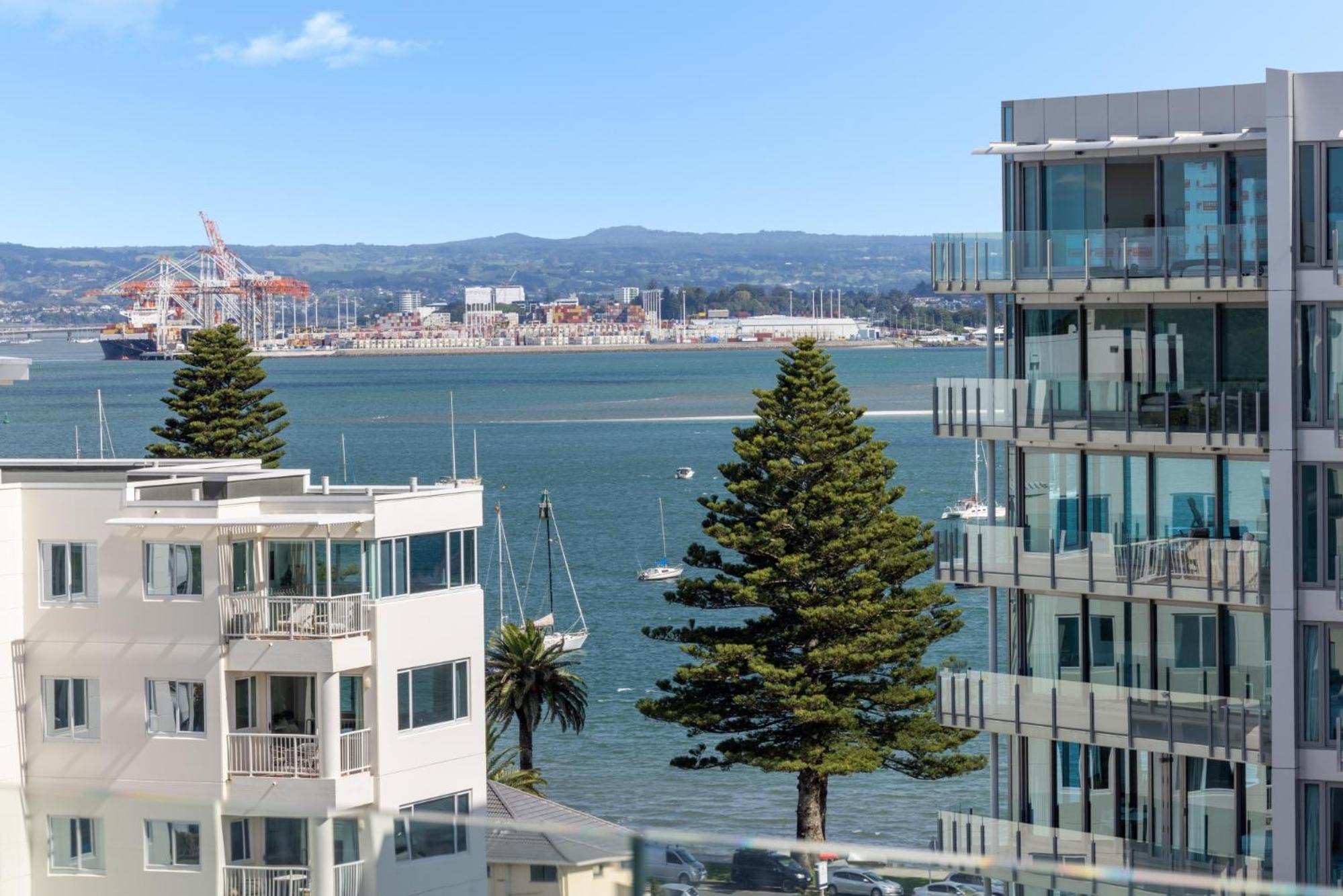 Oceanside Apartment with Iconic Views view 3